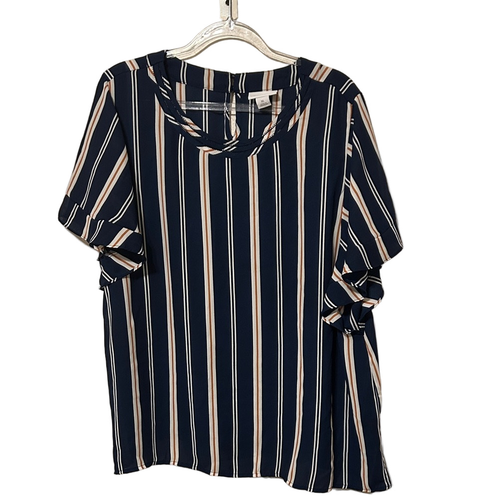 🐣Striped Navy and White Top size XL GUC